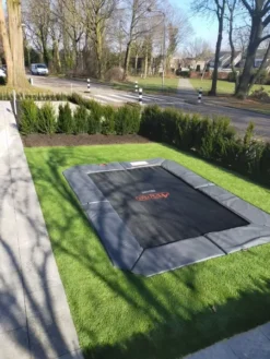 Avyna Pro-Line Flatground Trampoline - 305 X 225 Cm - Grijs -Oase Velda Winkel 1900 1425 flatground 305 225 sfeer 2