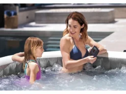 Intex Pure Spa Greywood Deluxe Opblaasbare Spa - 6 Persoons 19 Intex Pure Spa Greywood Deluxe Opblaasbare Spa - 6 Persoons -Oase Velda Winkel 28442 inuse2 2020 300