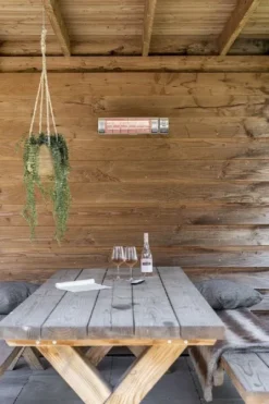 Eurom Golden 2000 Ultra RCD Terrasverwarmer 21 Eurom Golden 2000 Ultra RCD Terrasverwarmer -Oase Velda Winkel 900 600 8713415333893 golden 2000 ultra rcd sfeer 3