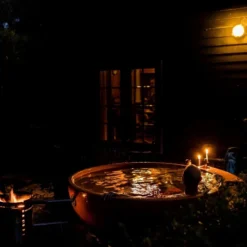 Weltevree Dutchtub Original Houtgestookte Hottub - 4 Personen - Groen -Oase Velda Winkel dutchtub by night 2