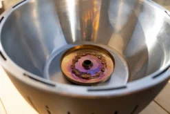 LotusGrill XL Hybrid Houtskoolbarbecue - Rood -Oase Velda Winkel lotusgrill binnenkant pitje 3