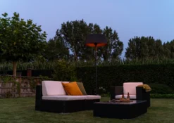 Sunred Heater Artix Standing 2100 Terrasverwarmer - Zwart -Oase Velda Winkel sunred heater artix standing black 2100 zwart